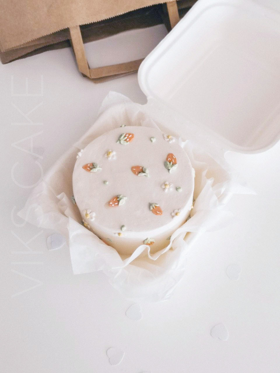 torta blanca con decoracion